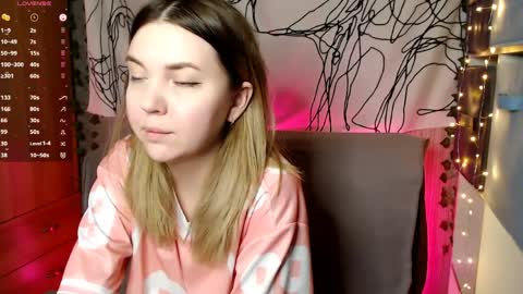 Snapshot of _blonde_barbie_ chatting on March 29, 8:53 pm Elizabeth online show from March 29, 8:53 pm