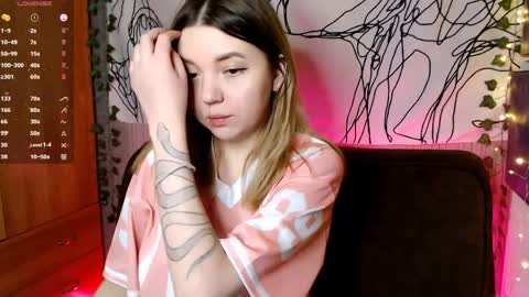 Snapshot of _blonde_barbie_ chatting on April 5, 10:29 pm Elizabeth online show from April 5, 10:29 pm