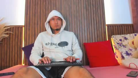 Snapshot of _cannabitch chatting on May 24, 1:27 pm Shatta Sara online show from May 24, 1:27 pm