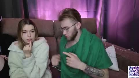 Snapshot of _capybara0_0 chatting on February 15, 8:00 am _capybara0_0 online show from February 15, 8:00 am