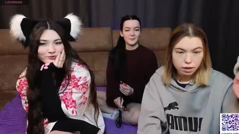 Snapshot of _capybara0_0 chatting on February 23, 7:33 am _capybara0_0 online show from February 23, 7:33 am