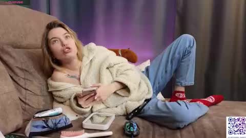 Snapshot of _capybara0_0 chatting on February 25, 9:20 am _capybara0_0 online show from February 25, 9:20 am