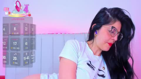 Snapshot of _caro_lyne_ chatting on June 3, 5:29 pm Carolina online show from June 3, 5:29 pm