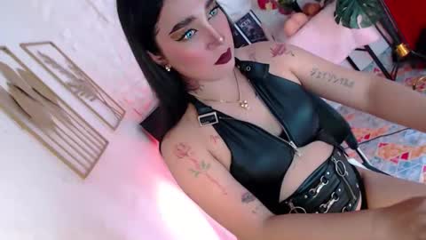 Snapshot of _caroline69 chatting on December 19, 7:04 am Caroline online show from December 19, 7:04 am