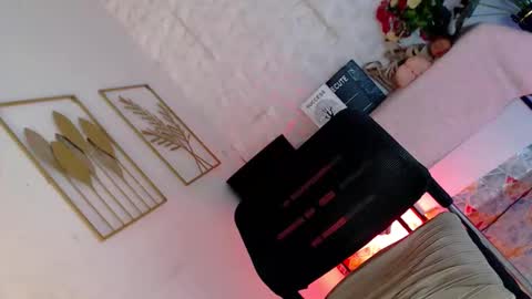 Snapshot of _caroline69 chatting on February 6, 6:51 am Caroline online show from February 6, 6:51 am