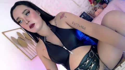 Snapshot of _caroline69 chatting on February 8, 6:17 am Caroline online show from February 8, 6:17 am