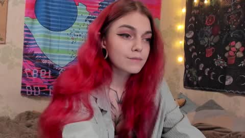 Caroline online show from December 3, 2:05 pm