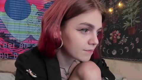 Caroline online show from February 20, 6:13 pm