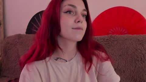 Snapshot of _caroline_coy chatting on April 4, 11:51 am Caroline online show from April 4, 11:51 am
