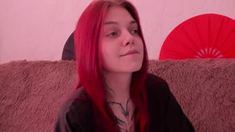 Snapshot of _caroline_coy chatting on April 9, 11:48 am Caroline online show from April 9, 11:48 am