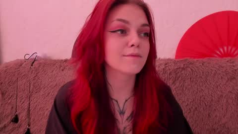 Snapshot of _caroline_coy chatting on April 10, 10:53 am Caroline online show from April 10, 10:53 am