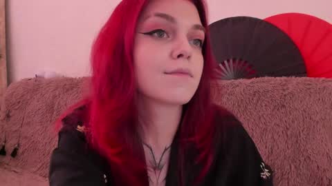 Snapshot of _caroline_coy chatting on April 12, 11:48 am Caroline online show from April 12, 11:48 am