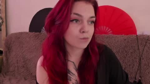 Snapshot of _caroline_coy chatting on April 18, 11:47 am Caroline online show from April 18, 11:47 am