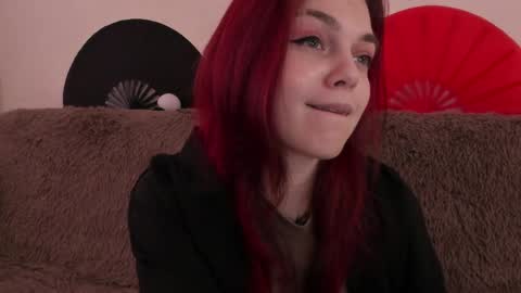 Snapshot of _caroline_coy chatting on April 23, 12:40 pm Caroline online show from April 23, 12:40 pm