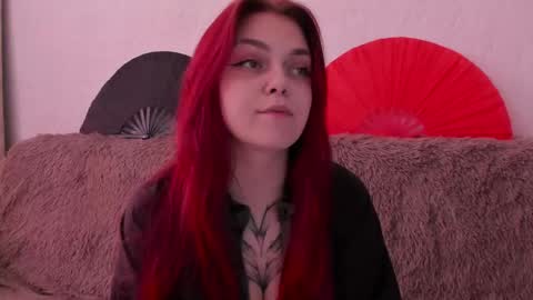 Snapshot of _caroline_coy chatting on June 9, 10:27 am Caroline online show from June 9, 10:27 am