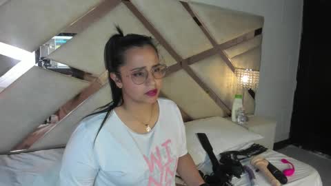 Caroline Sweet online show from January 11, 9:47 am