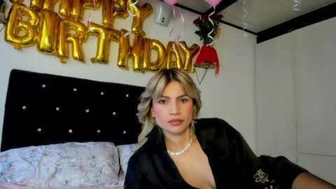 Snapshot of _cereza_ chatting on May 30, 10:07 pm Bella online show from May 30, 10:07 pm