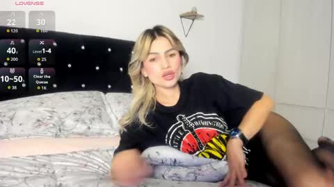 Snapshot of _cereza_ chatting on June 3, 9:20 pm Bella online show from June 3, 9:20 pm