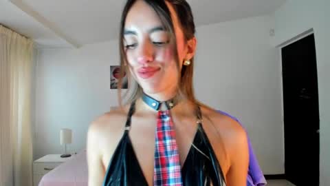 Snapshot of _charlotte_evans_2 chatting on February 18, 6:15 pm Charlote online show from February 18, 6:15 pm