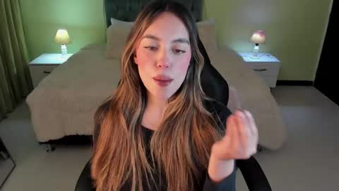 Snapshot of _charlotte_evans_2 chatting on February 25, 10:41 pm Charlote online show from February 25, 10:41 pm