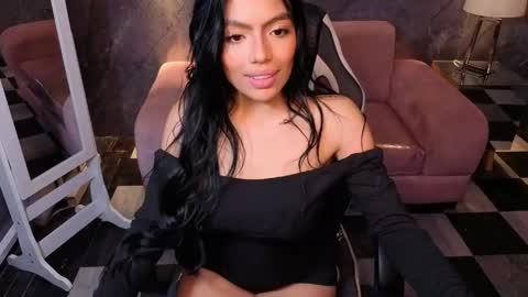 Snapshot of _charlottee_b chatting on April 9, 9:09 pm _charlottee_b online show from April 9, 9:09 pm