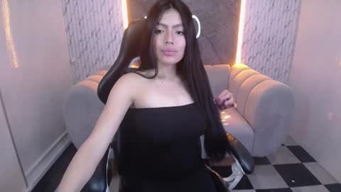 Snapshot of _charlottee_b chatting on April 11, 1:59 pm _charlottee_b online show from April 11, 1:59 pm