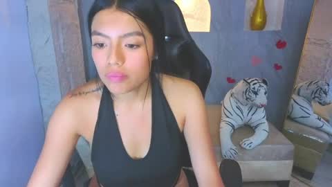 Snapshot of _charlottee_b chatting on May 27, 1:57 am _charlottee_b online show from May 27, 1:57 am