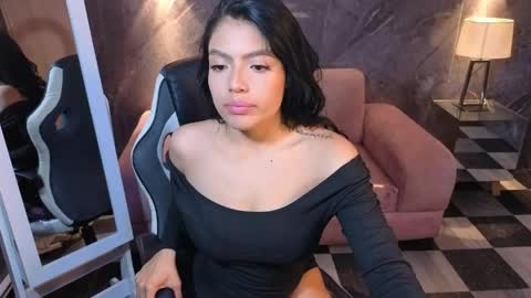 Snapshot of _charlottee_b chatting on June 8, 7:58 pm _charlottee_b online show from June 8, 7:58 pm