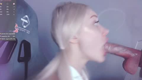 Snapshot of _chatur_babe chatting on December 29, 8:26 pm Angelina online show from December 29, 8:26 pm