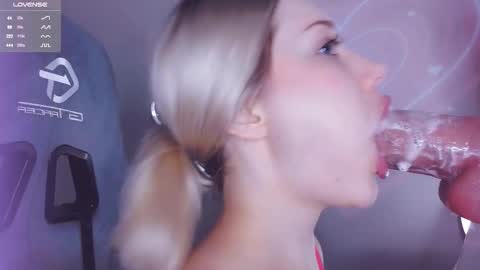 Snapshot of _chatur_babe chatting on December 4, 5:43 pm Angelina online show from December 4, 5:43 pm