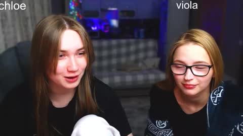 _chloe_miller_ online show from September 30, 6:35 pm