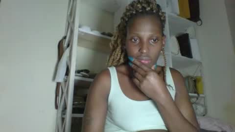 Snapshot of _clara01 chatting on May 5, 8:33 am clara online show from May 5, 8:33 am