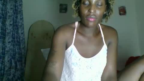Snapshot of _clara01 chatting on May 24, 11:37 am clara online show from May 24, 11:37 am