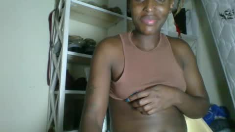 Snapshot of _clara01 chatting on May 26, 8:32 am clara online show from May 26, 8:32 am