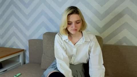 Snapshot of _cozyrose chatting on October 13, 6:19 pm Stacy online show from October 13, 6:19 pm