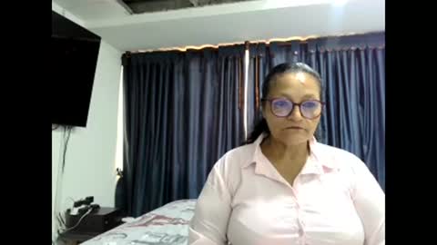 Snapshot of _cristal15 chatting on November 8, 6:18 pm _cristal15 online show from November 8, 6:18 pm