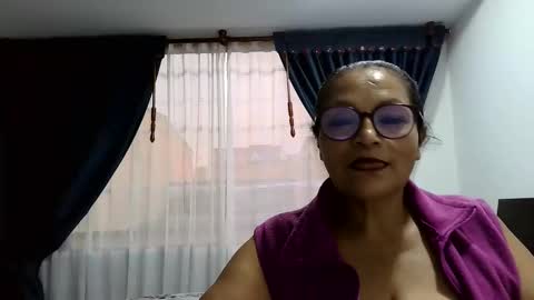 Snapshot of _cristal15 chatting on November 11, 10:21 pm _cristal15 online show from November 11, 10:21 pm