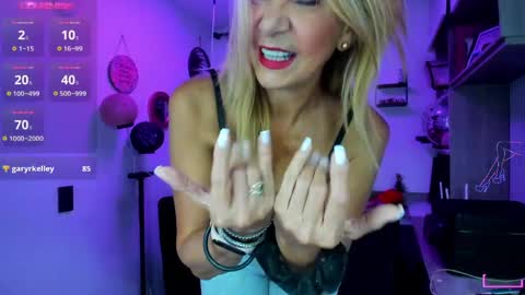 Snapshot of _cristal_ayala chatting on April 21, 10:45 pm cristal ayala online show from April 21, 10:45 pm