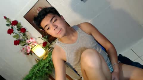 Snapshot of _cumwithrussel chatting on May 15, 11:34 pm Russ online show from May 15, 11:34 pm