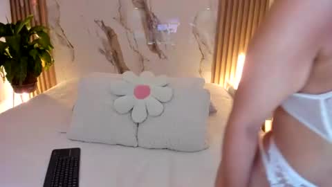 Snapshot of _dara_ chatting on August 6, 11:06 pm Dara online show from August 6, 11:06 pm