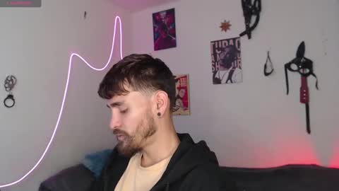 delacruz online show from December 12, 8:53 pm