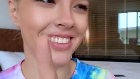 Snapshot of _demi_dee_ chatting on October 25, 8:22 am DemiDee online show from October 25, 8:22 am