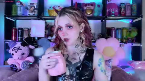 Snapshot of _devilbaby chatting on June 19, 8:12 pm Kate online show from June 19, 8:12 pm