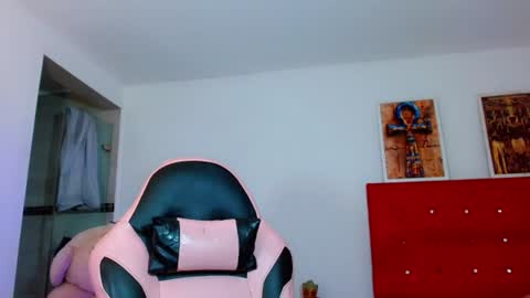 nicol online show from June 30, 4:52 pm