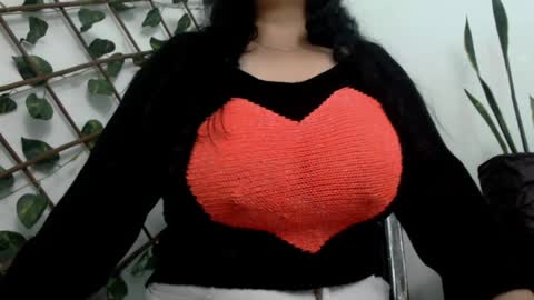 Snapshot of _donniia_ chatting on January 12, 1:05 pm Dannia online show from January 12, 1:05 pm