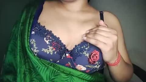 Snapshot of _dreamgirl_0 chatting on June 24, 5:50 am _dreamgirl_0 online show from June 24, 5:50 am