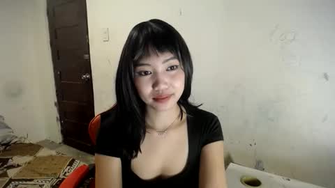 Snapshot of _ellevivien chatting on March 22, 5:49 pm Elle online show from March 22, 5:49 pm
