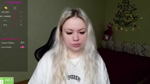 Snapshot of _elven_dreams__ chatting on December 25, 5:37 am chloue and Gretta online show from December 25, 5:37 am