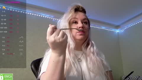 Snapshot of _elven_dreams__ chatting on January 4, 8:39 am chloue and Gretta online show from January 4, 8:39 am