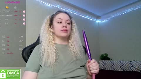 Snapshot of _elven_dreams__ chatting on February 11, 7:54 am chloue and Gretta online show from February 11, 7:54 am